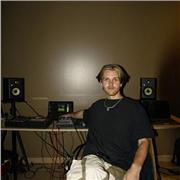 Experience Music Producer offering production lessons to anyone who may be interested